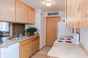 Grand Forks townhouse for rent - Desoto Townhomes | Kitchen