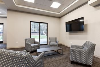 Montreal courts apartments | community room lounge
