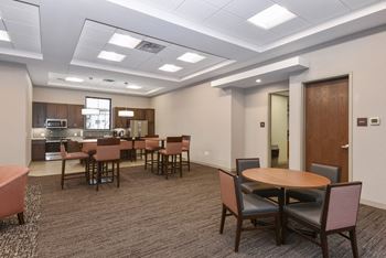 Montreal courts apartments | community room dining area