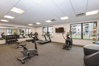 Montreal courts apartments | fitness center