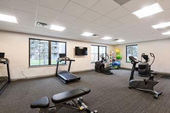 Montreal courts apartments | fitness center