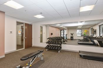 Montreal courts apartments | fitness center
