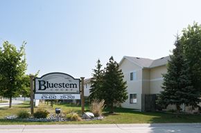 Fargo townhouse for rent - a sign for bluestem court. Fargo, ND Bluestem Townhomes