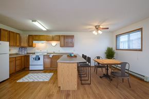 Fargo apartment for rent - Fargo, ND Dynasty Apartments a kitchen and dining area