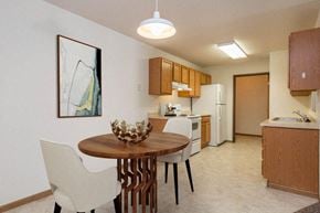 Fargo townhouse for rent - a kitchen and dining room with a table and chairs. Fargo, ND Foxtail Creek Townhomes