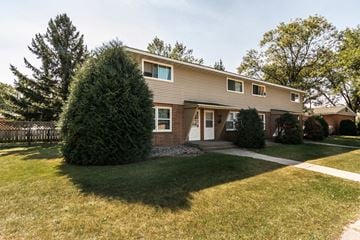 Grand Forks townhouse for rent - the front of a house with a lawn and trees