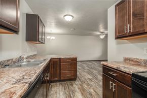 Sioux Falls townhouse for rent - Kitchen with cabinets and appliances at Beal Townhomes Apartments, South Dakota