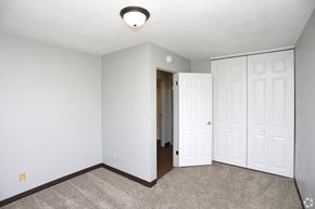 Grand Forks apartment for rent - a bedroom with two closets and a carpeted floor at Southern Manor Apartments, North Dakota