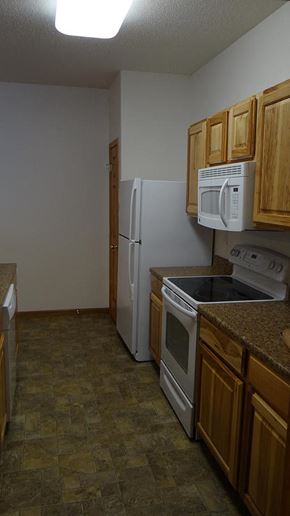 Moorhead townhouse for rent - Fully Equipped Kitchen at Courtyard Townhomes, Moorhead, Minnesota