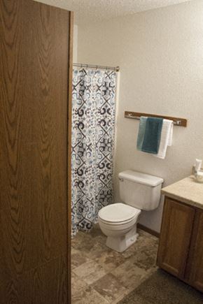 Grand Forks townhouse for rent - Luxurious Bathroom at Wellington Townhomes, Grand Forks