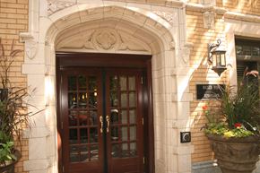 Chicago apartment for rent - the front door of the building