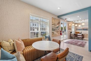 Powell apartment for rent - A living room with a round table surrounded by chairs and a large window.