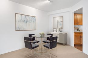 Chicago apartment for rent - Elegant Dining Space at Asbury Plaza, Chicago