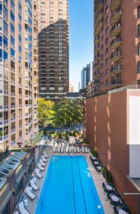 Chicago apartment for rent - Pool View at Elm Street Plaza, Chicago