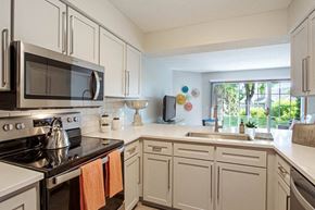 Woodbury townhouse for rent - Furnished Kitchen at Seasons Villas, Minnesota