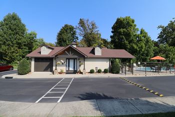 Onsite clubhouse and complimentary wifi in amenity space