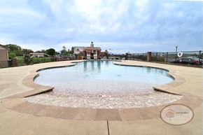 Kodak townhouse for rent - A zero entry pool with lounge chairs and apartments in the background.