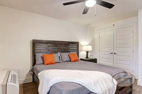 Johnson City apartment for rent - A bedroom with closet and ceiling fan.