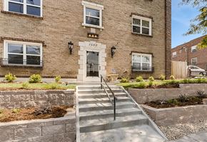 Denver apartment for rent - A building with the number 1020 on it.