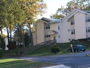 Leominster apartment for rent - building entrance and vast grounds