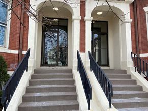 Roxbury apartment for rent - Building entrance
