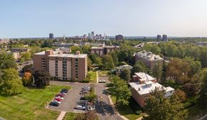 Hartford apartment for rent - Parking lot