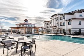 San Antonio apartment for rent - the swimming pool at the estates apartments