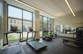 Chicago apartment for rent - A gym with treadmills, exercise bikes, and other equipment.