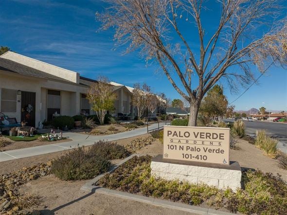 Henderson apartment for rent - A sign in front of a building that says Palo Verde Gardens.