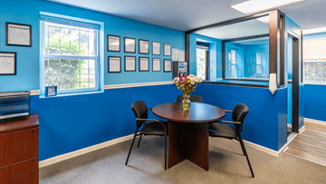 Washington apartment for rent - A dining room with a table and chairs.