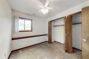 West Des Moines apartment for rent - a bedroom with a closet and a ceiling fan