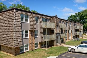 Des Moines apartment for rent - an apartment building with balconies and a car parked in front