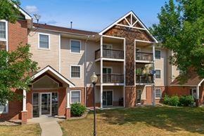 Johnston apartment for rent - our apartments at the district feature a spacious yard and balconies