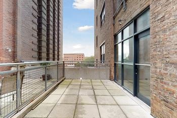 Balcony / deck / patio / porch