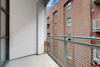 Balcony / deck / patio / porch