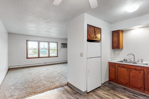 Floor plan for 2 beds, 1 bath, 740 sqft