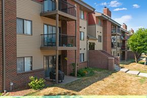 West Des Moines apartment for rent - our apartments offer a spacious courtyard and balconies for residents to enjoy