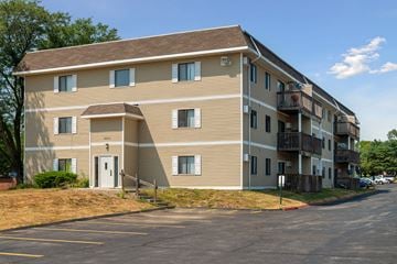 West Des Moines apartment for rent - a large apartment building with a street in front of it