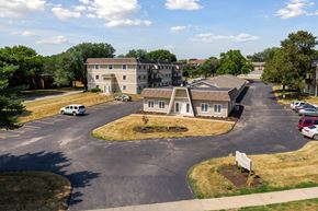 West Des Moines apartment for rent - an aerial view of an apartment complex with cars parked in a parking lot