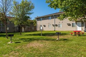 Davenport apartment for rent - our apartments have a spacious yard with picnic tables