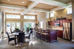 Davenport apartment for rent - a dining room with a kitchen and a table and chairs