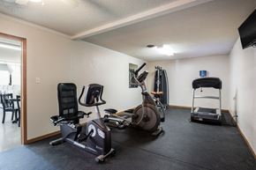 Davenport apartment for rent - the gym has plenty of exercise equipment for your use