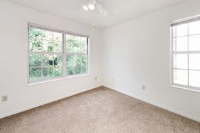 Kansas City apartment for rent - a bedroom with two windows and a carpeted floor