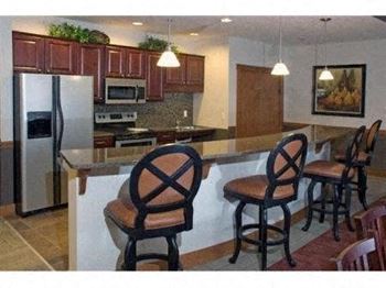 Reservable clubroom with full kitchen (free)
