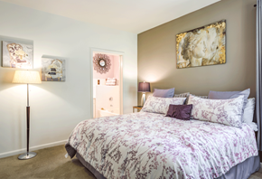 Pikesville apartment for rent - Bedroom With Night Lamp at Vivant Woodholme, Maryland