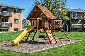Bellevue apartment for rent - Oak Creek Exterior