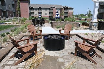Outdoor fire pit