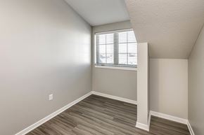 Fremont apartment for rent - Bedroom at Deerfield Apartments and Chateaus in Fremont, NE