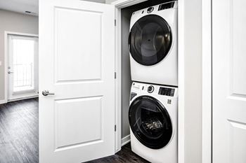 Washer/dryer (in unit)