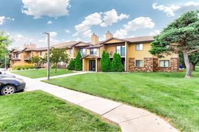 Omaha apartment for rent - One and two bedroom apartment homes at Oakwood Trail Apartments in Omaha, NE